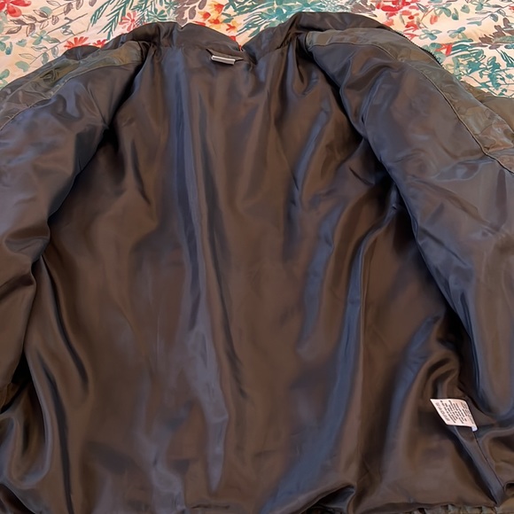 Like new camo puffer jacket - Picture 3 of 4